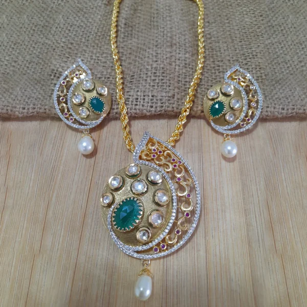 Amazing fusion pendant set