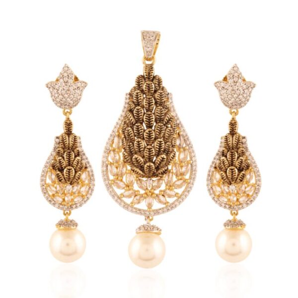 Mindboggling Gold Plated American Diamond pendant Set